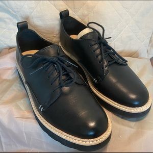 Brand NEW Never Worn Clark’s Black Sneaker